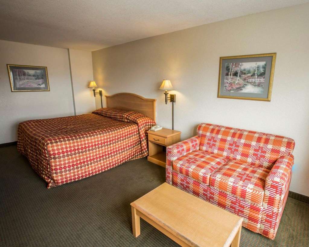 Rodeway Inn & Suites Near Outlet Mall - Asheville Quarto foto